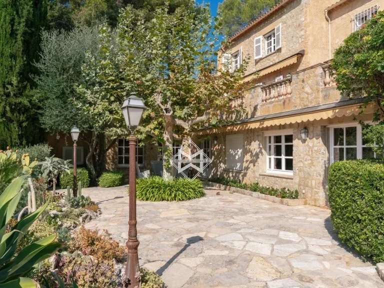 Maison Cap-d-antibes - 5 chambres - 450m²