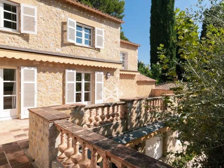 Maison Cap-d-antibes - 5 chambres - 450m²