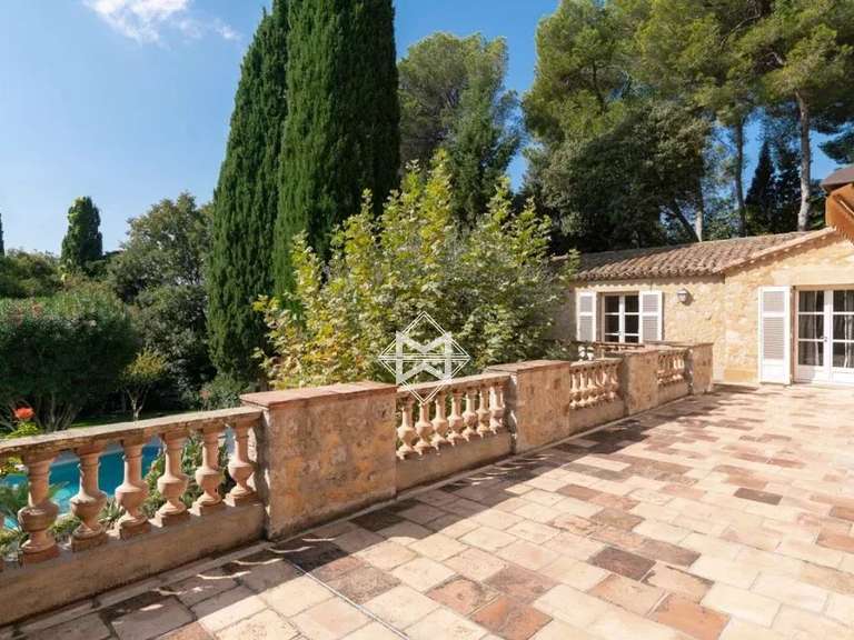 Maison Cap-d-antibes - 5 chambres - 450m²