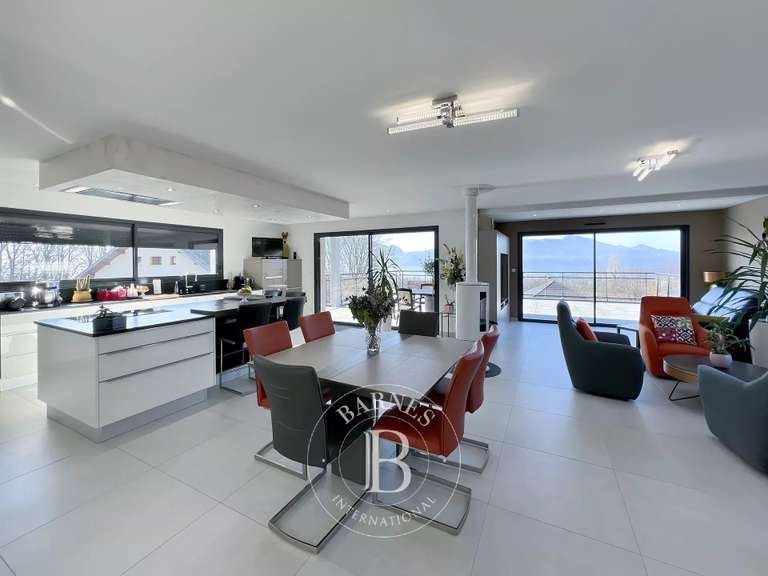 Maison Aix-les-Bains - 4 chambres - 255m²