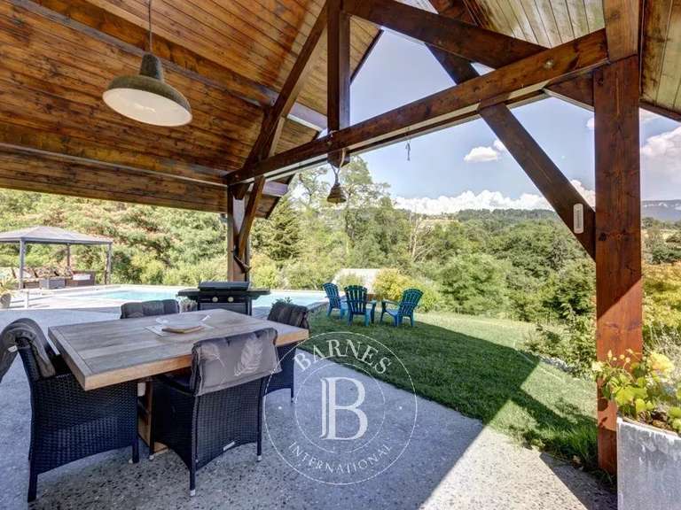 Maison Boussy - 3 chambres - 211m²