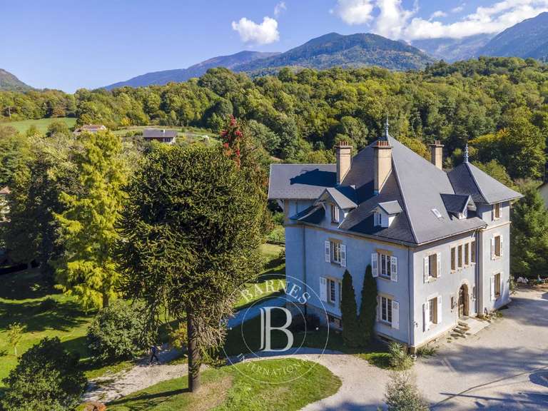 Maison Chambéry - 9 chambres - 508m²