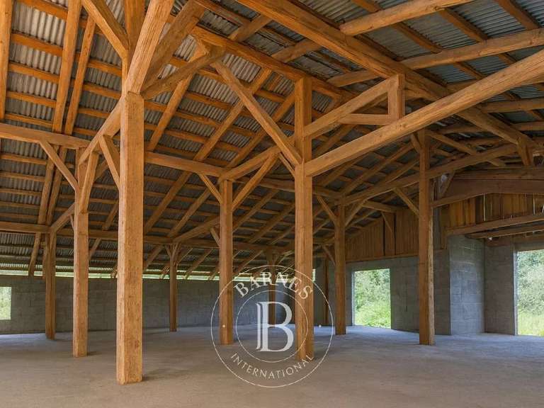 Maison Demi-Quartier - 527m²
