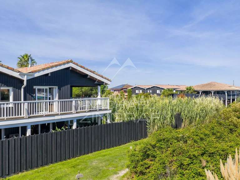 Maison Gujan-Mestras - 4 chambres - 218m²
