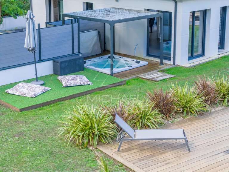 House Salles - 6 bedrooms - 291m²