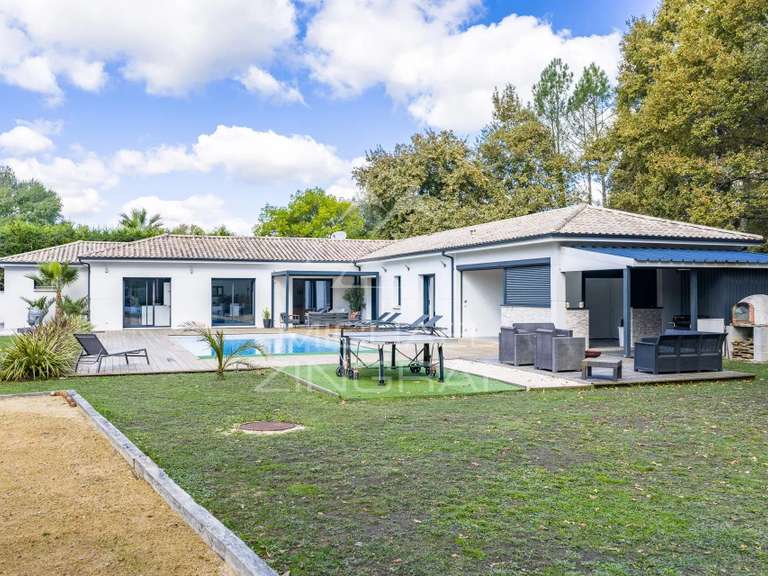 Maison Salles - 6 chambres - 291m²