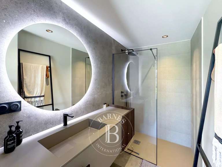 Maison Saint-Alban-Leysse - 3 chambres - 239m²