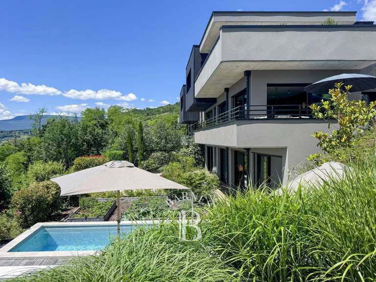 Maison Saint-Alban-Leysse - 3 chambres - 239m²