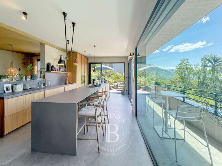 Maison Saint-Alban-Leysse - 3 chambres - 239m²
