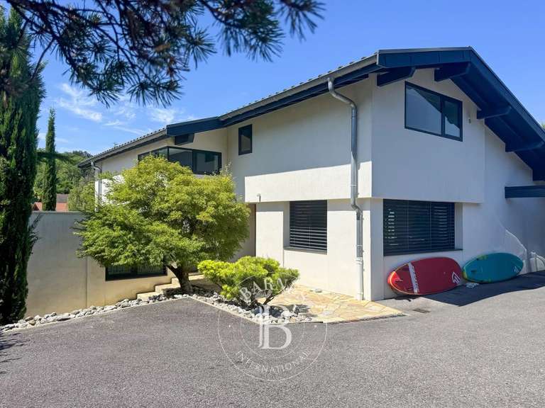 Maison Menthon-Saint-Bernard - 4 chambres - 190m²