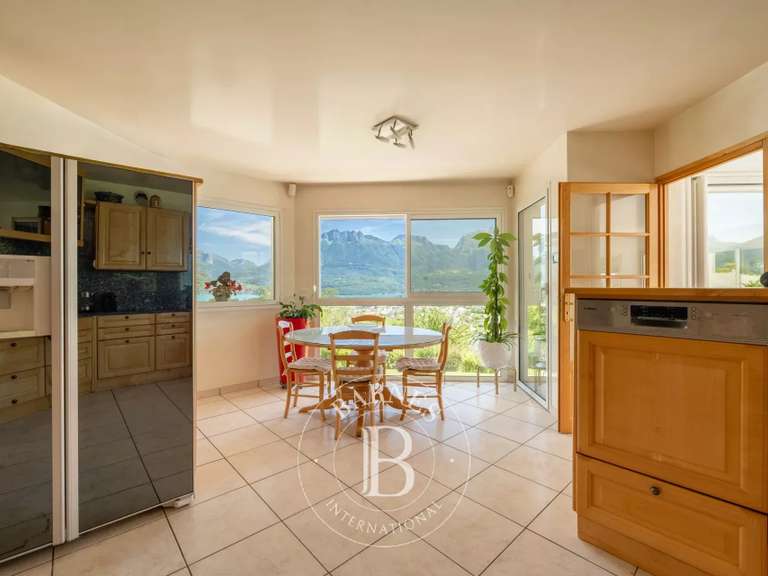House Saint-Jorioz - 4 bedrooms - 309m²