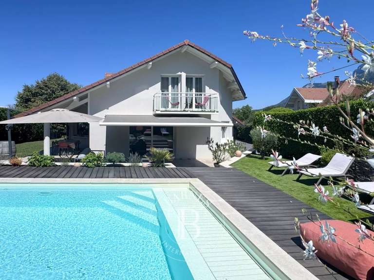 Maison Annecy-le-Vieux - 4 chambres - 213m²
