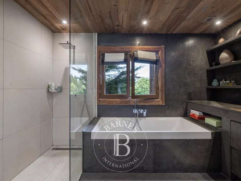 Maison Demi-Quartier - 5 chambres - 307m²