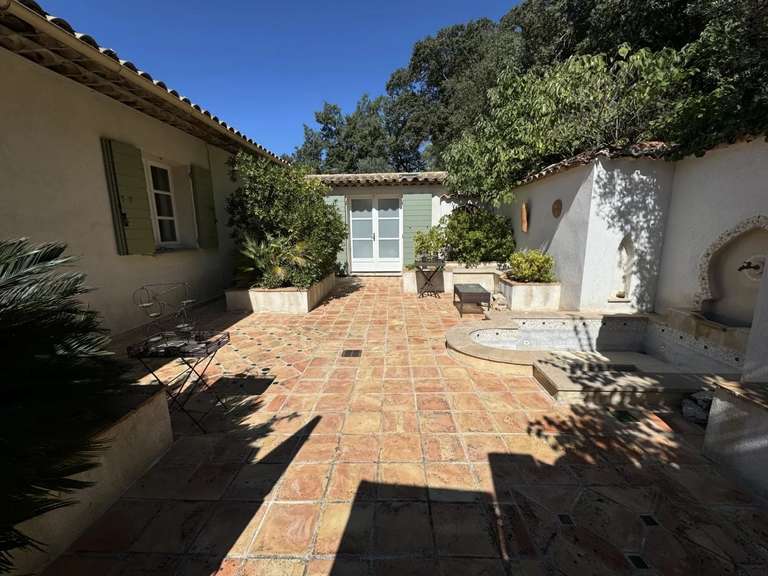 House Lorgues - 4 bedrooms - 310m²