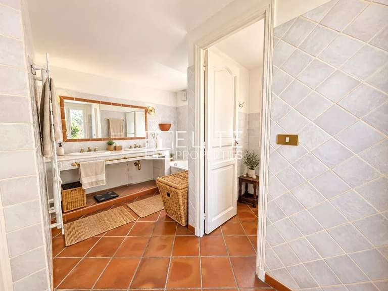 Maison Grasse - 4 chambres - 236m²