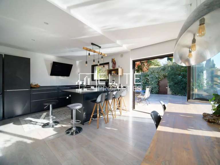Maison Mouans-Sartoux - 5 chambres - 200m²