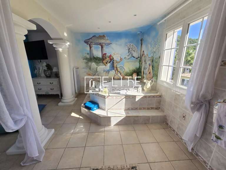 Maison Les Adrets-de-l'Estérel - 3 chambres - 205m²