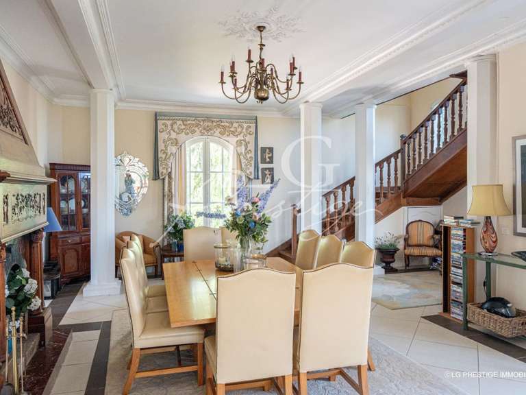 House Mandelieu-la-Napoule - 8 bedrooms - 373m²