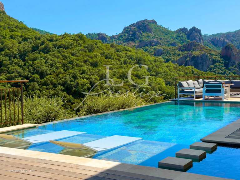 Maison Fréjus - 5 chambres - 318m²