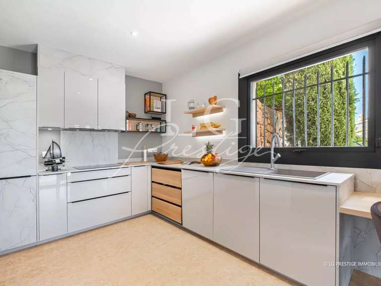 House Mandelieu-la-Napoule - 4 bedrooms - 195m²