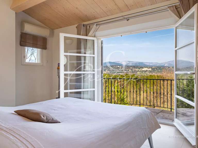 House Tourrettes - 2 bedrooms - 209m²