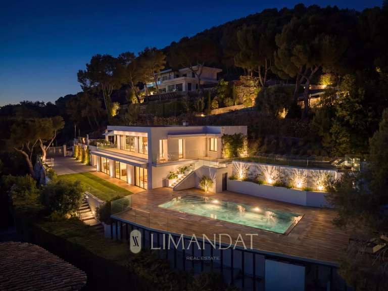 Maison Roquebrune-Cap-Martin - 4 chambres - 237m²