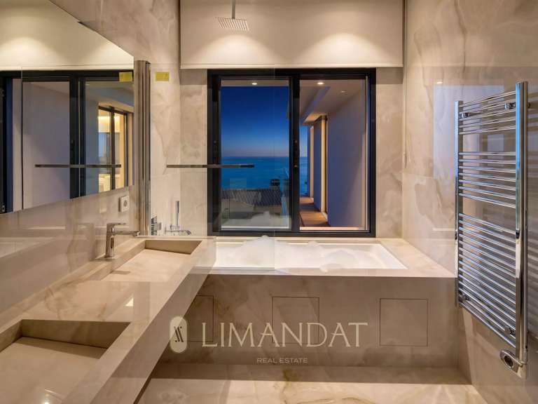 Maison Roquebrune-Cap-Martin - 4 chambres - 237m²