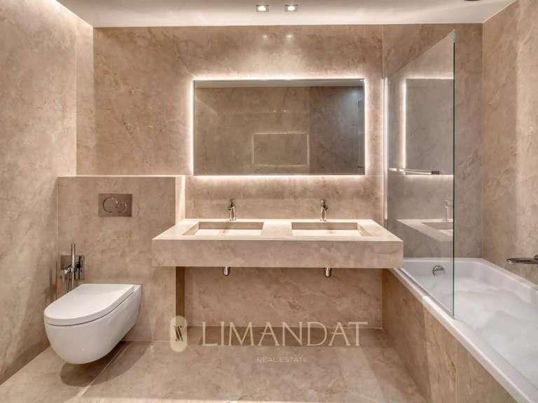 Maison Roquebrune-Cap-Martin - 4 chambres - 237m²