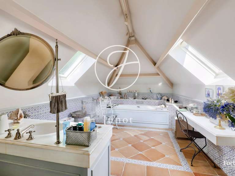 Maison La Celle-Saint-Cloud - 5 chambres - 251m²