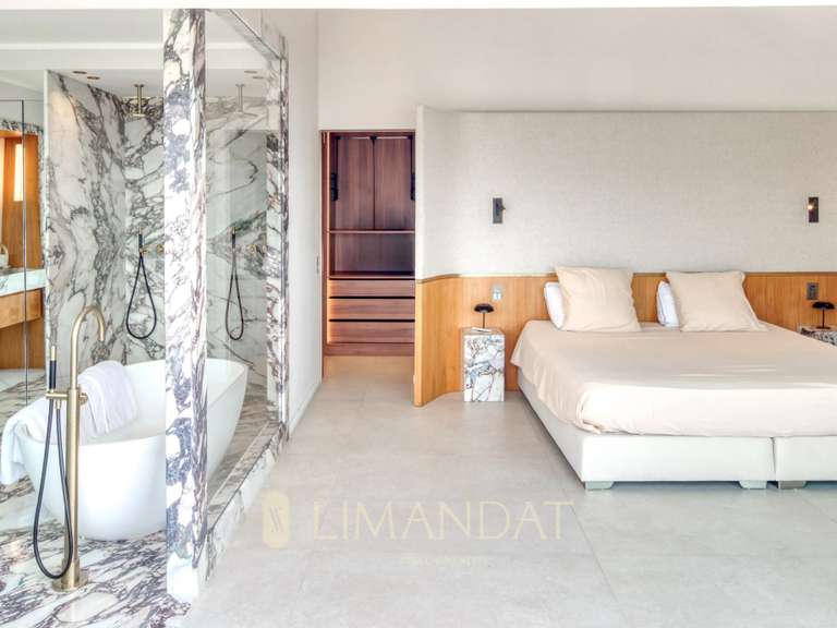 Maison Roquebrune-Cap-Martin - 4 chambres - 236m²