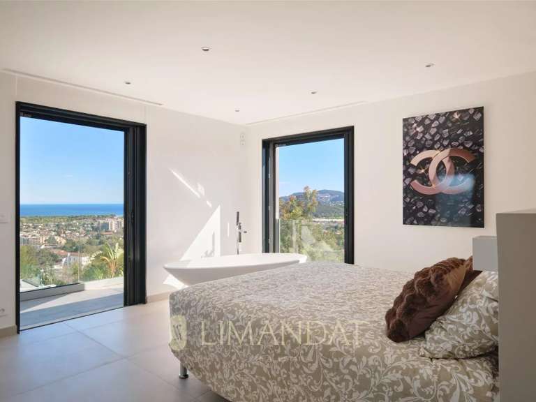 House Mandelieu-la-Napoule - 5 bedrooms - 302m²