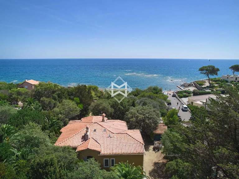 Maison Fréjus - 5 chambres - 205m²