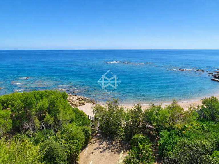 Maison Fréjus - 5 chambres - 205m²