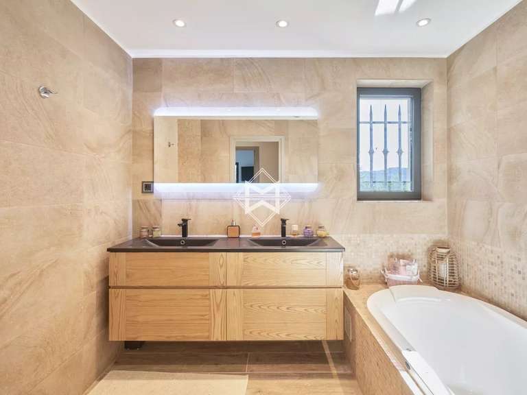 Maison Cavalaire-sur-Mer - 5 chambres - 350m²