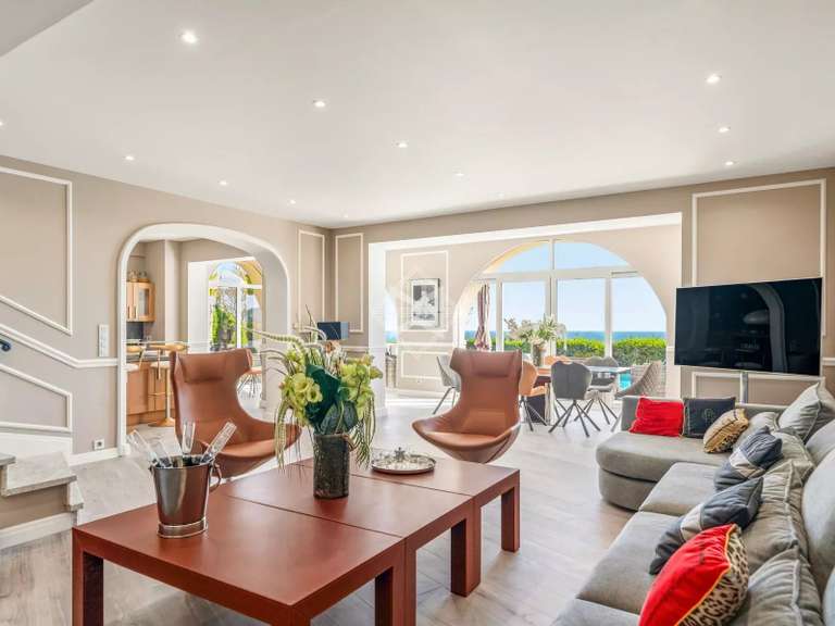 House Mandelieu-la-Napoule - 5 bedrooms - 299m²