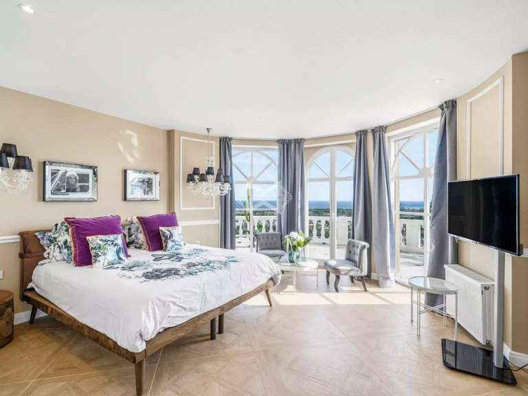 House Mandelieu-la-Napoule - 5 bedrooms - 299m²