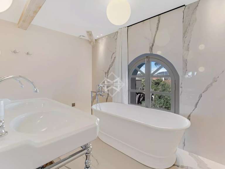 Maison Saint-Tropez - 5 chambres - 225m²