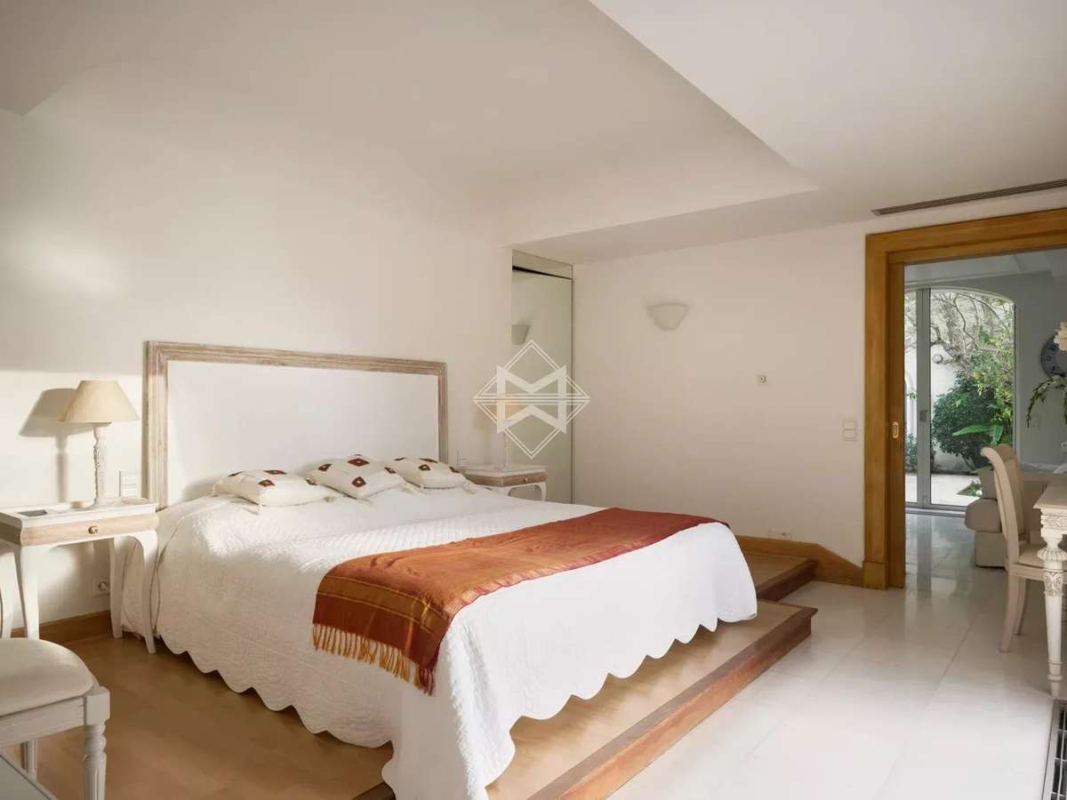 House Saint-Tropez