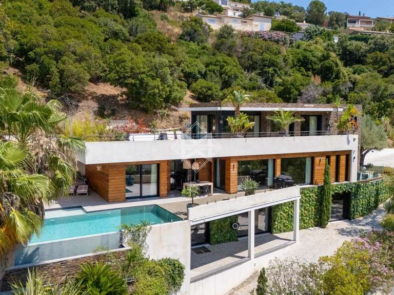Maison Les issambres - 3 chambres - 325m²