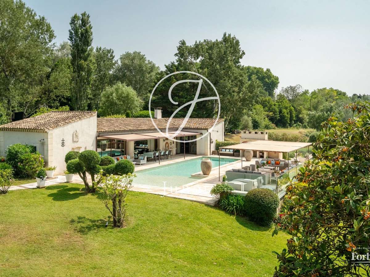 House raphele-les-arles