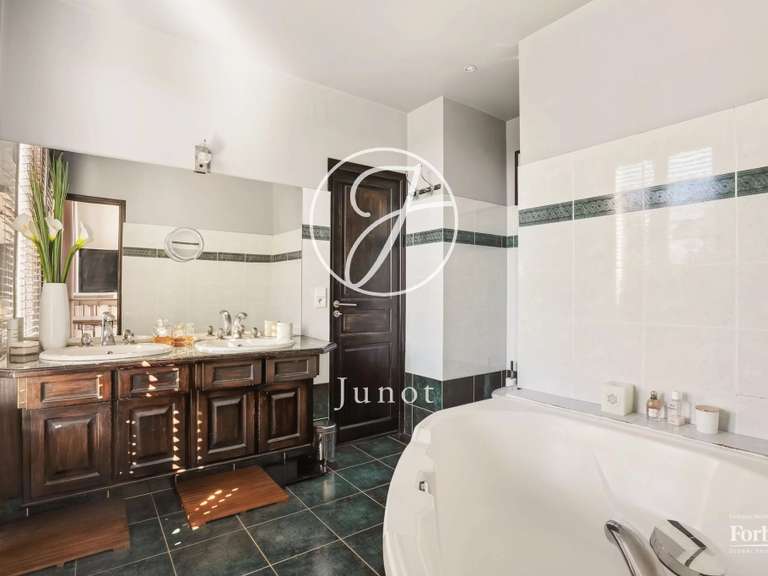 Maison Croissy-sur-Seine - 5 chambres - 372m²