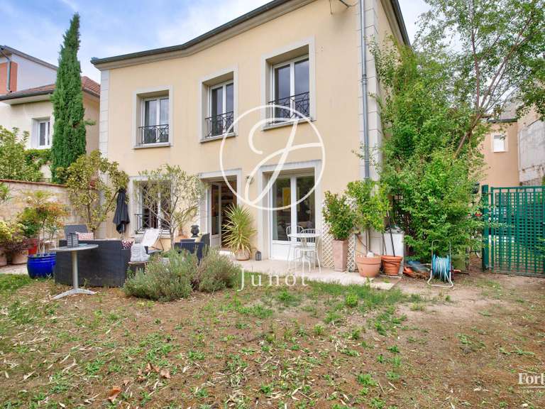 Maison Chatou - 4 chambres - 207m²