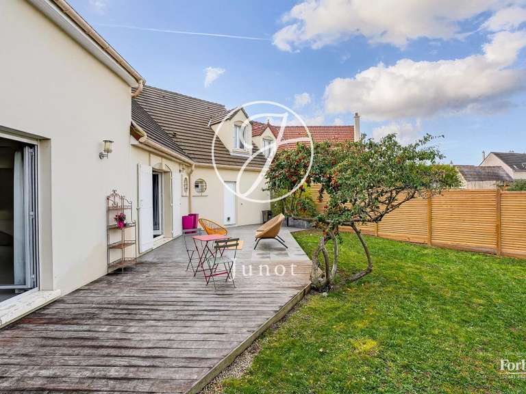 Maison Croissy-sur-Seine - 4 chambres - 197m²