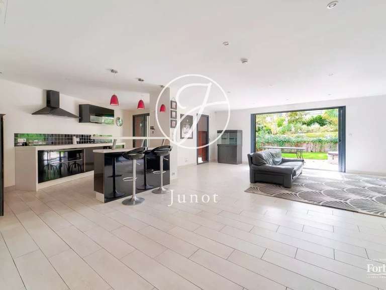 Maison Verrières-le-Buisson - 6 chambres - 533m²