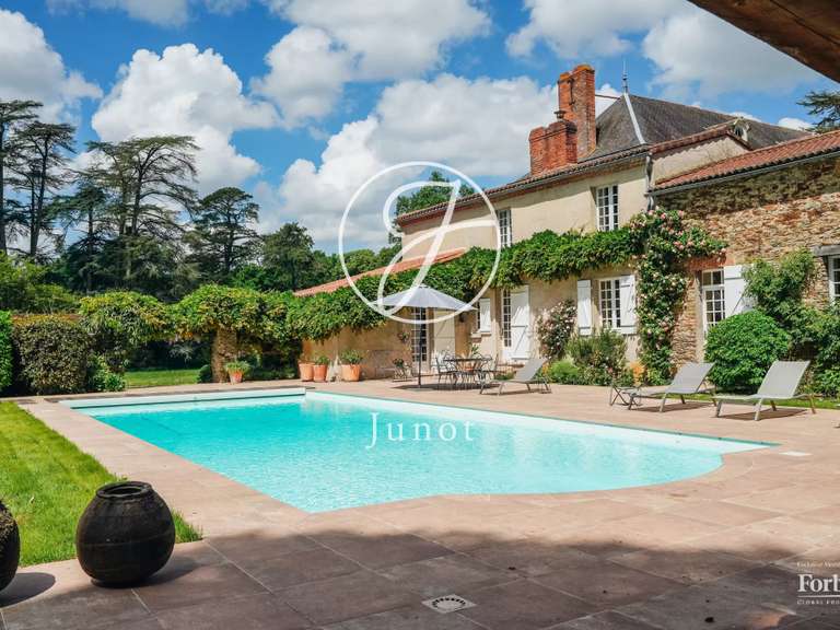 Maison Nantes Centre Ville - 5 chambres - 424m²