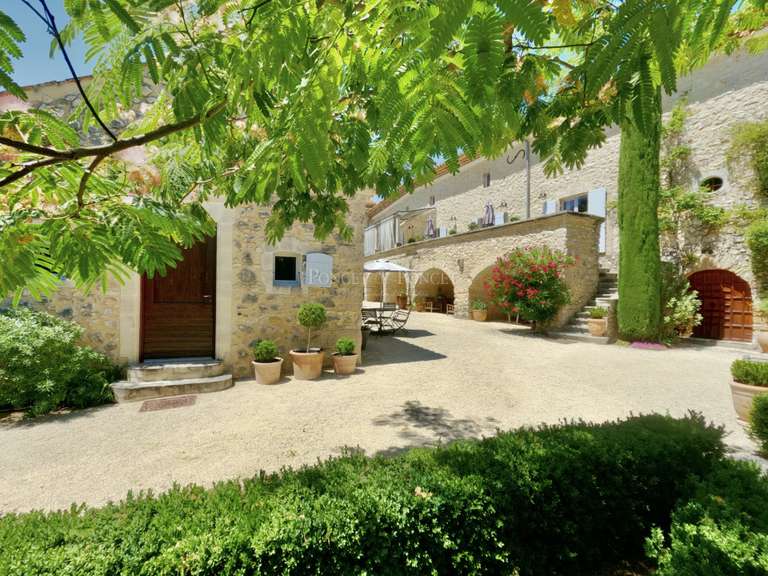 House Barjac - 9 bedrooms - 394m²