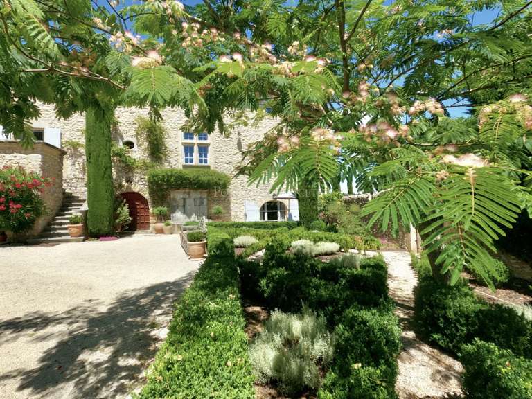 House Barjac - 9 bedrooms - 394m²