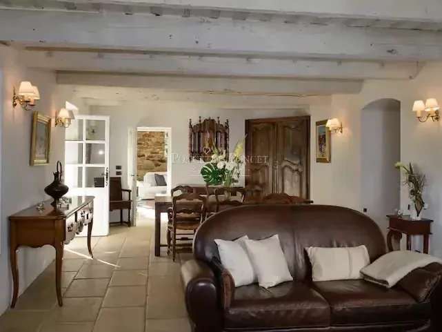 House Uzès - 8 bedrooms - 360m²