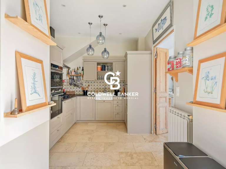Maison Carqueiranne - 6 chambres - 213m²