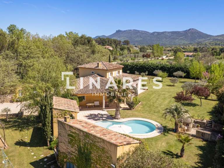Maison Trets - 6 chambres - 230m²